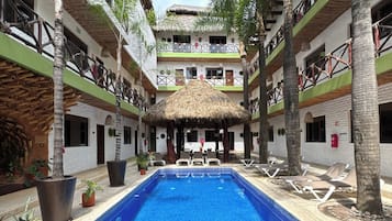 Kolam renang outdoor