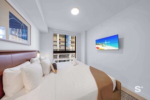 1 bedroom, desk, iron/ironing board, travel cot - High-Rise Condo in Crosby Miami | Pool + Gym (Miami)