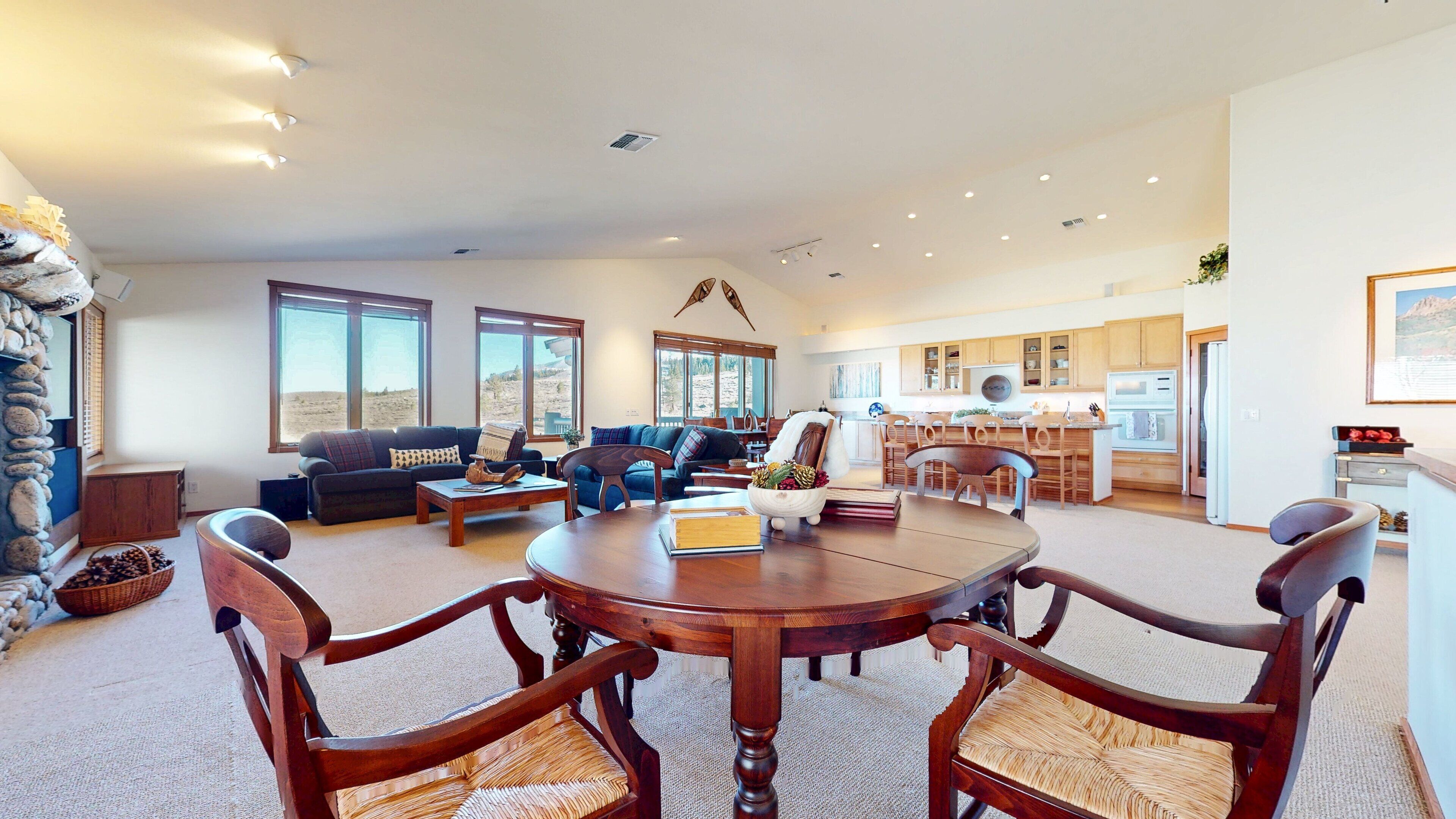 TV, fireplace, offices