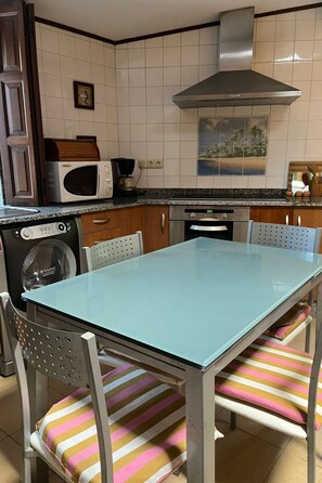 Dining - Casa dos Caseiros für 4 Personen by Interhome (Brión)