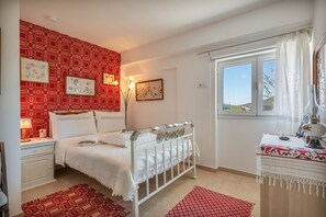 2 quartos, ferros/tábuas de passar roupa, Wi-Fi, roupa de cama