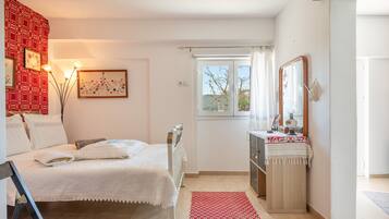 1 bedroom, iron/ironing board, WiFi, bed sheets