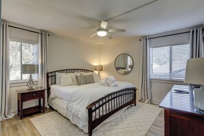 2 bedrooms, iron/ironing board, Internet, bed sheets - Sunset Rentals | Plantation Club 437 | Dog Friendly (Hilton Head Island)