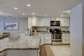Fridge, microwave, stovetop, dishwasher - Sunset Rentals | Plantation Club 437 | Dog Friendly (Hilton Head Island)