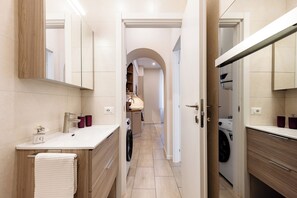 Shower, hair dryer, bidet, towels - The Bronze Rose (Bergamo)