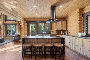 冰箱、微波炉、茶具/咖啡用具、厨具/餐具