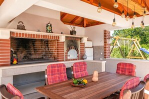 Outdoor dining - House Casetta Filip (V3546-K1) - Krnica (Pula) (Krnica (Pula))
