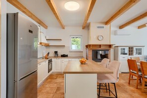 Fridge, oven, stovetop, dishwasher - Villa Galiola (100101-K1) - Manjadvorci (Manjadvorci)