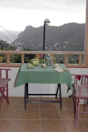 Outdoor dining - Casa Claudia in Hanglage mit Meerblick by Interhome (Hermigua)