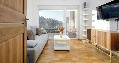 Spacious Apartment with 3 Bedrooms | Terrace and Parking