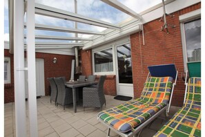 Outdoor dining - Strandnaher Bungalow renoviert, Dornumersiel (Dornumersiel)