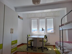 Iron/ironing board, internet, bed sheets - Torre Plaza 4. A cozy apartment in Boiro, beaches and terraces. (boiro)