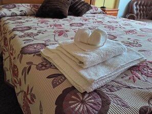 3 Schlafzimmer, Schreibtisch, Bügeleisen/Bügelbrett, Reisekinderbett