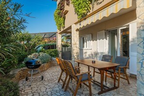 Outdoor dining - Apartment Doris (16015-A1) - Banjole (Banjole)