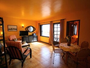 Dining - Appartement mit Blick auf das Wasser by Interhome (Puerto del Carmen)