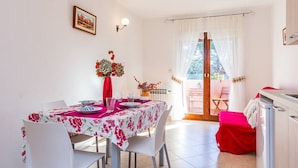 Dining - Apartments Valbandon (16035-A3) - Valbandon (Valbandon)