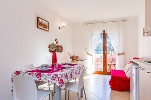 Dining - Apartments Valbandon (16035-A3) - Valbandon (Valbandon)