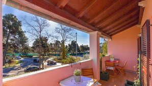 Outdoor dining - Apartments Valbandon (16035-A3) - Valbandon (Valbandon)