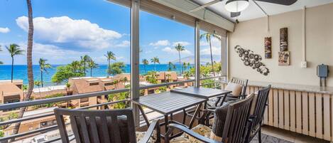 コンドミニアム キングベッド 1 台ソファーベッド付き バルコニー オーシャンビュー (Kamaole Beach Royale 404) | 屋外ダイニングエリア