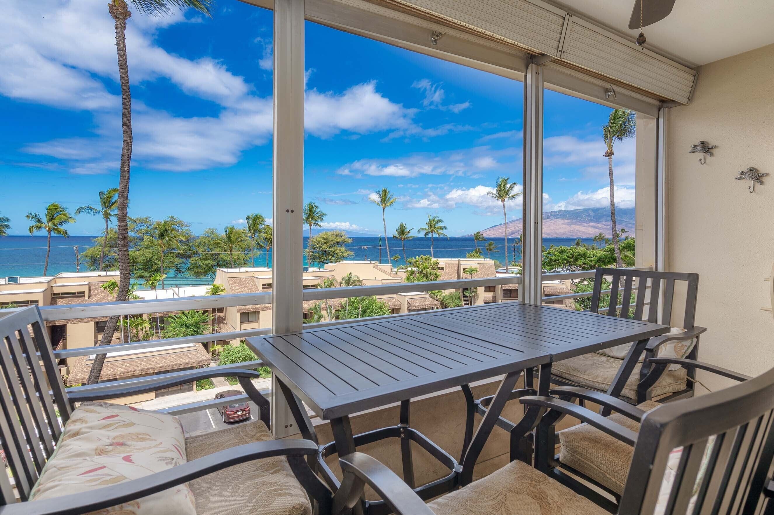 Condo, 1 King Bed with Sofa bed, Balcony, Ocean View (Kamaole Beach Royale 404) | Outdoor dining