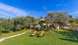 Property grounds - House Anka (16038-K1) - Medulin (Medulin)