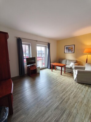 TV - Pension Hafenblick - Rooms with city view (Barth)