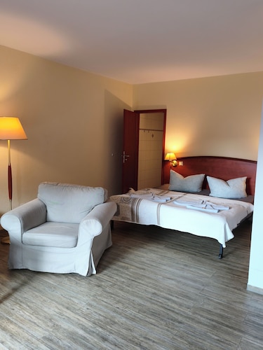 Pension Hafenblick - Zimmer mit Stadtblick