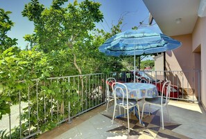 Outdoor dining - Apartments Danilo (16068-A1) - Medulin (Medulin)