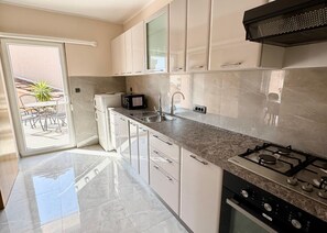 Fridge, stovetop, coffee/tea maker, cookware/dishes/utensils - Apartments Danilo (16068-A2) - Medulin (Medulin)