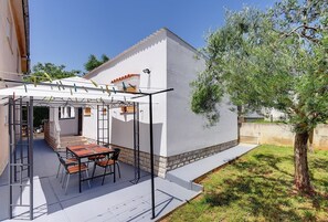Outdoor dining - House Mihael (16071-K1) - Medulin (Medulin)