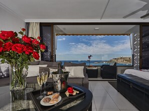 Interior - Modernes Strandapartment mit atemberaubendem Meerblick by Interhome (Patalavaca)