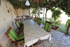 Outdoor dining - Apartments Ana Pomer (16077-A1) - Pomer (Pomer)