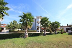 Property grounds - Apartments Ana Pomer (16077-A1) - Pomer (Pomer)