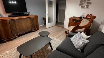 Fernseher, Kamin, Stereoanlage