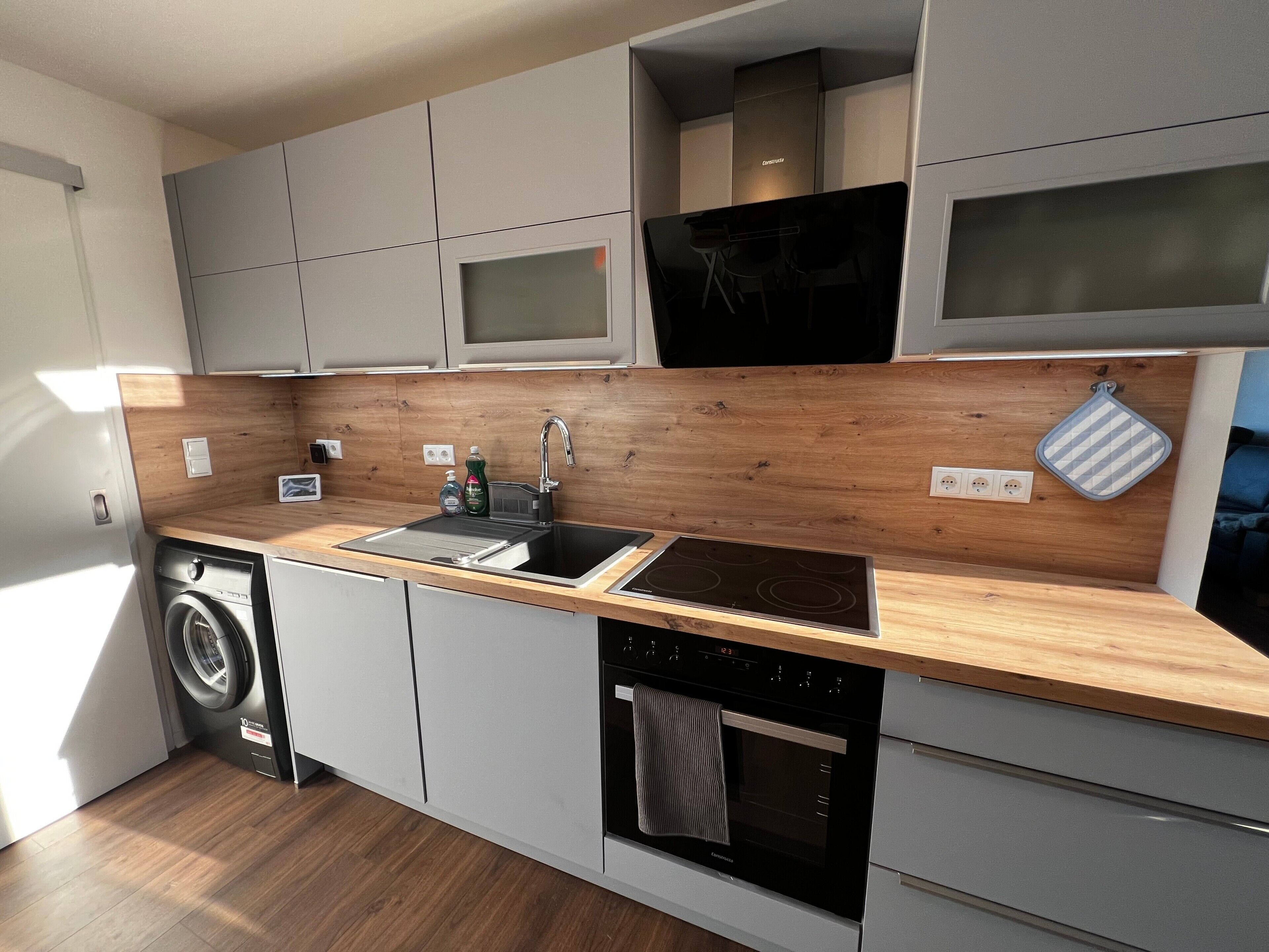 Kühlschrank, Ofen, Herdplatte, Geschirrspüler