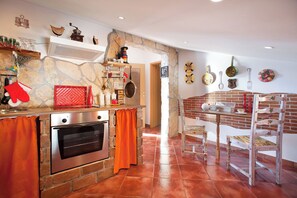Fridge, microwave, coffee/tea maker, toaster - Apartments Šandor (100051-A1) - Liznjan (Liznjan)