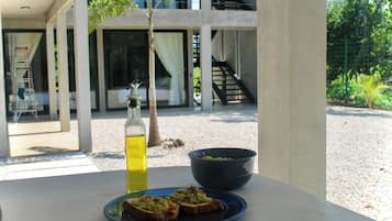 Coin salon dans le hall