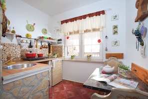 Coffee/tea maker, fridge, stovetop, toaster - Apartments Šandor (100051-A6) - Liznjan (Liznjan)