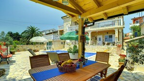 Outdoor dining - Apartments Šandor (100051-A6) - Liznjan (Liznjan)