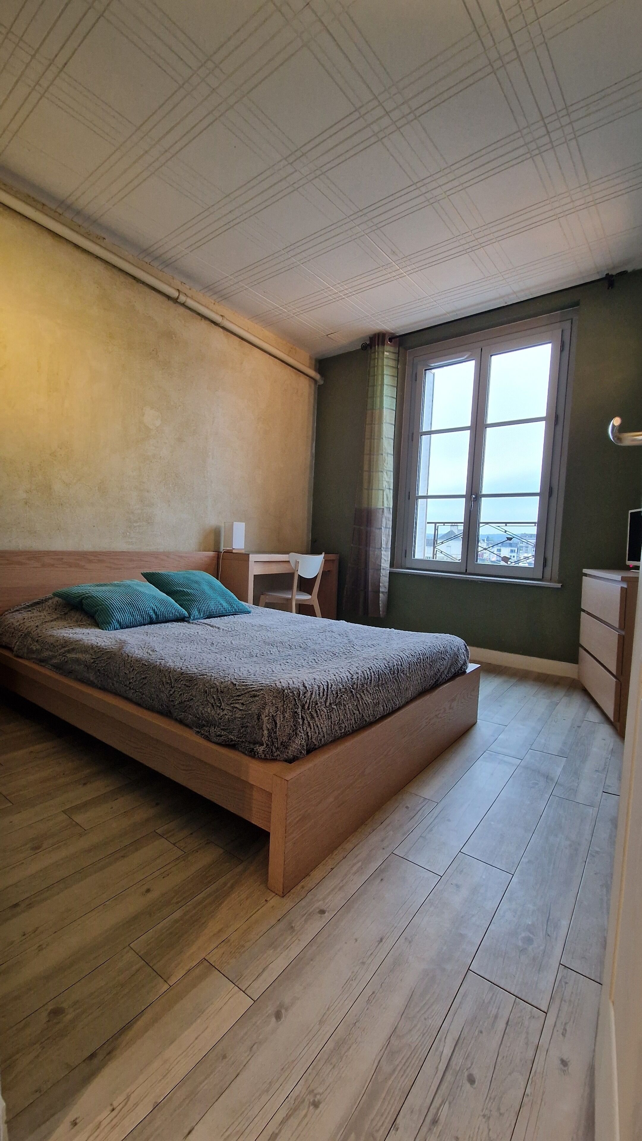 3 Schlafzimmer, Schreibtisch, Bügeleisen/Bügelbrett, Reisekinderbett