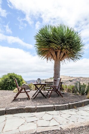 Terrace/patio - Höhlenhaus im Hobbit-Stil auf Gran Canaria. by Interhome (Gamonal)