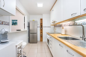 Fridge, microwave, oven, coffee/tea maker