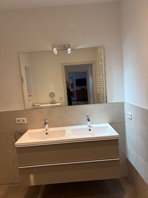 Shower, hair dryer, towels, soap - Apartment Marion 268 - The apartment with charm in the center of Seefeld! (Seefeld in Tirol)