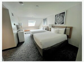 Strykjärn/strykbräda, wi-fi och sängkläder