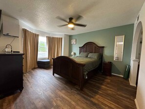2 bedrooms, WiFi, bed sheets - Quiet 2 bedroom in West Albuquerque close to grocery, parks, and hikes. (Albuquerque)