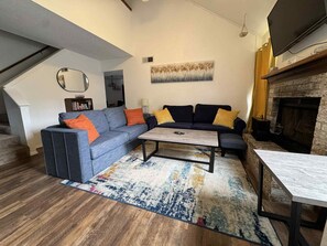 Smart TV - Quiet 2 bedroom in West Albuquerque close to grocery, parks, and hikes. (Albuquerque)