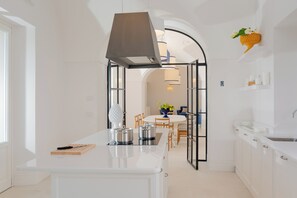 Coffee/tea maker, fridge, microwave, oven - Villa Sira by My Villa Collection (Massa Lubrense)