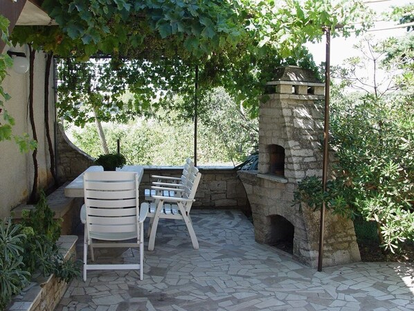 Outdoor dining - Apartment Novi (16124-A1) - Krnica (Pula) (Krnica (Pula))