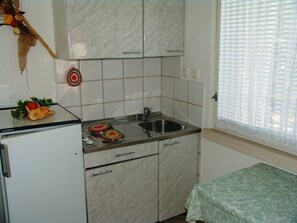 Fridge, stovetop, coffee/tea maker, cookware/dishes/utensils - Apartments Christa (16127-A4) - Krnica (Pula) (Krnica (Pula))