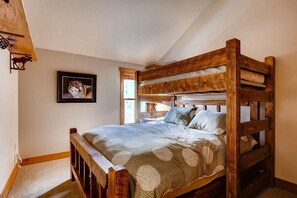 Free WiFi, bed sheets - Mountain Escape | Cozy 2BR Townhome | Pool Access (Keystone)